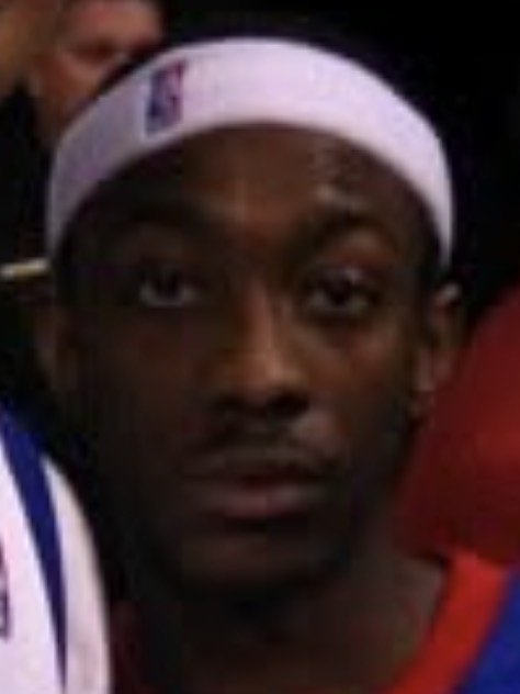 Mike Taylor wearing a Clippers headband